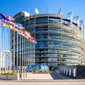 Euraktiv: Vučić će se u balansiranju Brisel-Moskva opredeliti za onoga ko ponudi više