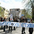 Studenti, građani i zaposleni u BioSensu ispred instituta u znak protesta zbog smene članova Upravnog odbora