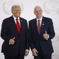 "Lepa" Meloni, "crna knjiga" i Infantino; Ovo je 11 bizarnih momenata sa Trampovog samita o Gazi FOTO/VIDEO