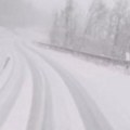 Sneg napravio haos na putevima preko Zlatibora i kod nove Varoši: Tokom noći nova opasnost - evo bez čega nikako da se ne…