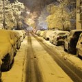 Sneg u većem delu Srbije, otežan saobraćaj u Beogradu; upozorenje na ledenu kišu, problemi u snabdevanju strujom