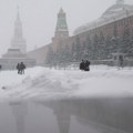 (Foto) Moskva zatrpana: Snežni nanosi skoro dvostruko veći od normalne visine, oboren rekord iz 1966.