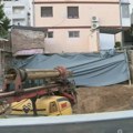 "Ne znam da li ću se sutra probuditi sa ciglom u glavi": Stanari na Voždovcu zabrinuti za bezbednost zbog okolnog gradilišta