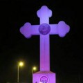Kragujevac u ljubičastom: Krst osvetljen u znak podrške obolelima od retke bolesti