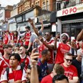 Policija istražuje šest napada nožem nakon parade fudbalskog kluba Arsenal u Londonu