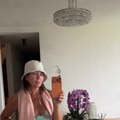 Бивша водитељка се удала за милионера, сад показала део раскошног имања: У дворишту сама гаји лаванду, у кући кристални…
