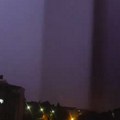 Nema kraja agoniji, još jedan grad na udaru nevremena! Juče ga potopile bujice, a večeras se sručio ledeni grad: ulice i…