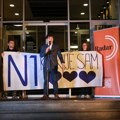 „Nećemo dozvoliti da vam neko pod našim imenom servira propagandu“: Održan protest zaposlenih redakcija Danasa, Nova.rs, N1…