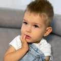 Kosta (3) je kao beba dobio kovid, od tada ne može da priča, žvaće i hoda: Jedina mogućnost za spas mu je u Americi