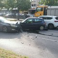 Karambol u Ustaničkoj: Lančani sudar nekoliko vozila, automobili uništeni, saobraćaj se odvija usporeno FOTO