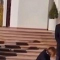 Пас Маје Санду угризао аустријског председника за руку - Ван Дер Белен завршио са завојем