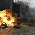 Novi protest poljoprivrednika u Briselu: Bodljikava žica i dimne bombe oko sedišta Evropske unije