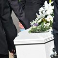 Kače umrlice na društvene mreže Uskoro prenos sahrana Cela Srbija ide na stranicu ovog pogrebnog preduzeća