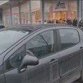 Zaleteo se automobilom na građane i đake koji su bili na trotoaru tokom blokade raskrsnice kod škole „Bogdan Šuput“ u…