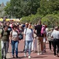 (Foto) Prvomajski uranak na Paliću: Domaćini očekuju danas 60.000 gostiju, a 100.000 do nedelje