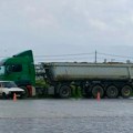 Kamion se zakucao u juga: Težak sudar na Ibarskoj magistrali (foto)