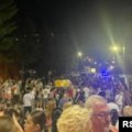 Demonstranti iz Užica blokirali magistralni put ka Zlatiboru zbog privođenja sugrađana