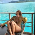 U tanga bikiniju bosa šeta po zabiti: Slavna glumica izazvala pometnju na mrežama "Izgleda kao da idem u pogrešnom smeru.."