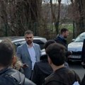 (Видео) Градоначелник Мићин стао пред студенте и оштро осудио покушај јавног линча министра просвете: То је недопустив атак на…