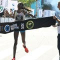 Drama na cilju Beogradskog maratona: Valentina slavila u polumaratonu, pa povraćala