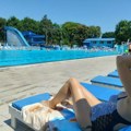 Juče na bazenu u Inđiji 2.800 kupača