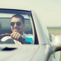 Nosite naočare za sunce dok vozite: Verovatno ne znate kada vam preti kazna, ali i opasnost koje niste svesni