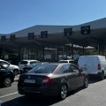 Ogromne gužve na izlazu iz Srbije: Na ovom graničnom prelazu vozači čekaju četiri sata