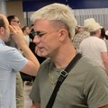 Relja Popović pokazao novu frizuru: Zlato i oko vrata i oko ruke! Zet Vesne Zmijanac se ovako ponaša na aerodromu (video)