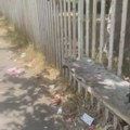 Deca iz ulice očistila igralište pored škole „21. oktobar“