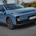TEST LEAPMOTOR B10 REEV: Električni automobil koji sam proizvodi struju, za samo 25.000 evra!