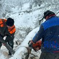 Haos u ivanjičkom selu Maskova: Ogroman sneg oštetio repetitor - meštani nemaju struje niti signala na mobilnim telefonima…