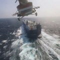 U Crvenom moru preusmereno 55 brodova: Tri velike kompanije za transport tereta menjaju trasu plovidbe zbog napada
