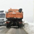 Danas hladno vreme i sneg, opasnost od odrona na putevima