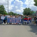 Pojačana podrška građana na protestu ispred Doma zdravlja u Lazarevcu nakon interne preporuke direktorke