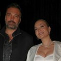 Jelena Tomašević savršeno uskladila stajling sa mužem: Sako za svaku priliku, ali svi joj gledaju u pantalone FOTO