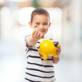 Koliki džeparac treba dati detetu? Da li školarcu novac treba davati svakog dana, jednom nedeljno ili mesečno?