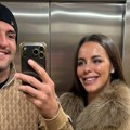 Modno usklađeni od glave do pete! Veljko i Bogdana pozirali u liftu na planini: On u markiranoj trenerci, a ona sa krznom oko…