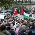 Stotine hiljada palestinaca na ulicama širom sveta u Parizu policija reagovala suzavcem