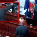 Haos u Skupštini u Skoplju! Poslanici napravili cirkus zbog amandmana - Pobacao dokumenta, pa razvalio kompjuter (video)