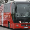 Obijen klupski autobus kragujevačkog Radničkog pred utakmicu sa Partizanom na parkingu u Beogradu