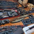 Policija u danilovgradu pronašla i zaplenila ''arsenal'':U kući devet pušaka, 11 pištolja, revolveri, municija