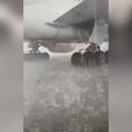Potpuni haos u našem komšiluku: Upaljen crveni meteo alarm, avioni ne sleću, putnici hitno evakuisani sa aerodroma! (video)