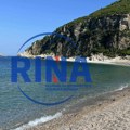 Utisnuta između mora i stena, raj na zemlji: Ovo je jedna od najlepših plaža na Crnogorskom primorju, pešačka staza koja vodi…