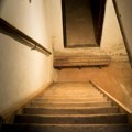 Iza lažnog zida krila se tajna stara jedan vek: Žene renovirala kuću, pa u podrumu zatekla neverovatan prizor!