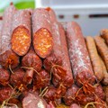 U Šidu se krka kobaja: Ulice mirišu na čudesa od mesa Srem klob kob festa VIDEO