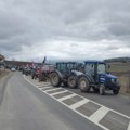 Poljoprivrednici danas blokirali raskrsnicu Rakalj na putu Kragujevac – Jagodina (VIDEO)