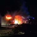 Buktinja progutala objekat usred noći: Stravičan požar u Kikindi iza sebe ostavio pustoš (foto/video)