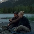 Ljubavni trougao na Aljasci: Dakota Faning u emotivnom haosu između sadašnjeg i bivšeg u ostvarenju "The Sun Never Sets"…