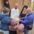 Đaci u Tovrljanu ulepšali praznik: Liturgija i dečji program za Pokrov Presvete Bogorodice