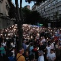 Centar Beograda osvetljen baterijama sa mobilnih telefona na protestu Srbija protiv nasilja